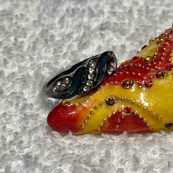🦋Cute black ring with rhinestone and inlay opal look/costume NWOT - Picture 7 of 8